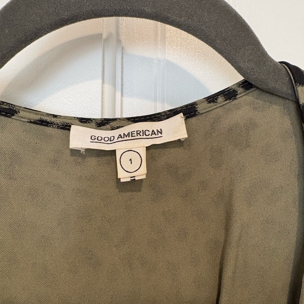 Good American sage green leopard wrap maxi dress size 1 (US 6) - Picture 3 of 5